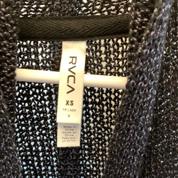 Long Sweater worn once. Brand RVCA - Picture 2 of 2